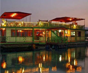 HouseBoat Grill